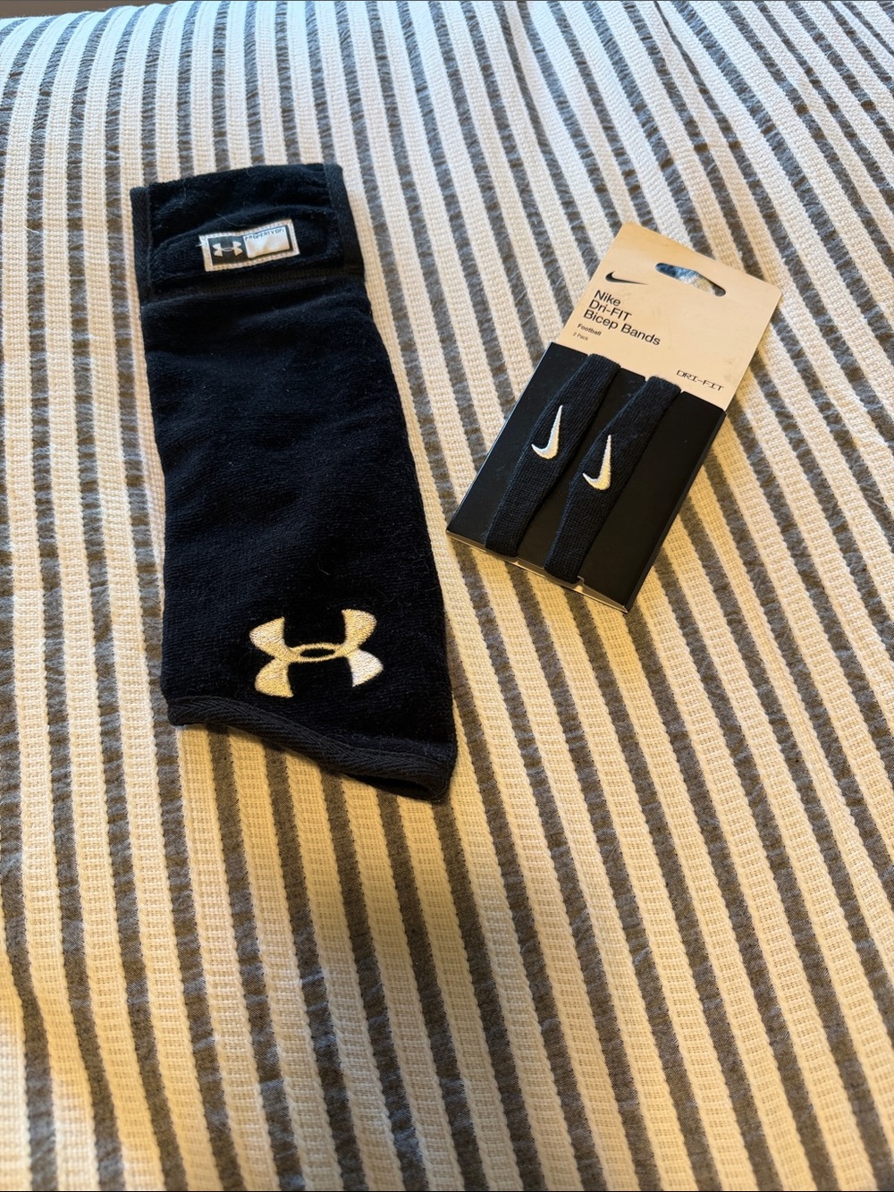 Under Armour Football Set Towel Velcro & Nike DriFit Bicep Bands Black & White